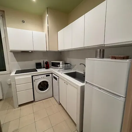Lemon Tree Apartment *